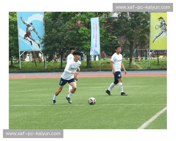 绿茵江湖的恩怨局：当“御林军”撞上“华夏铁骑”，这不只是一场足球赛！